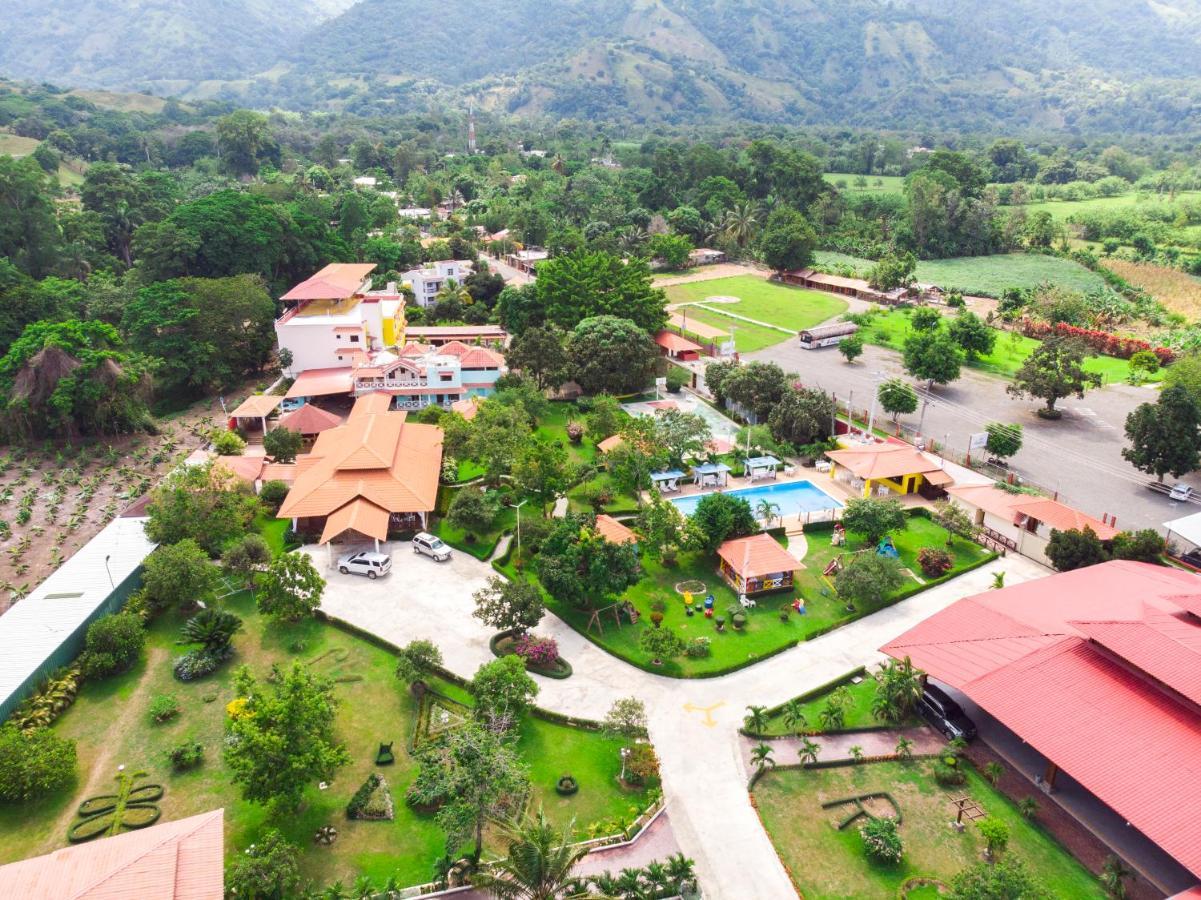 Deluxe Suites Guacamayos - Eco-Lodge & Swimming Pool Bonao Exterior photo